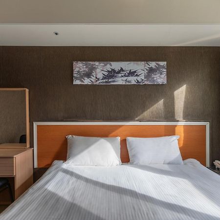 ז'ונגלי E Lim Hotel מראה חיצוני תמונה