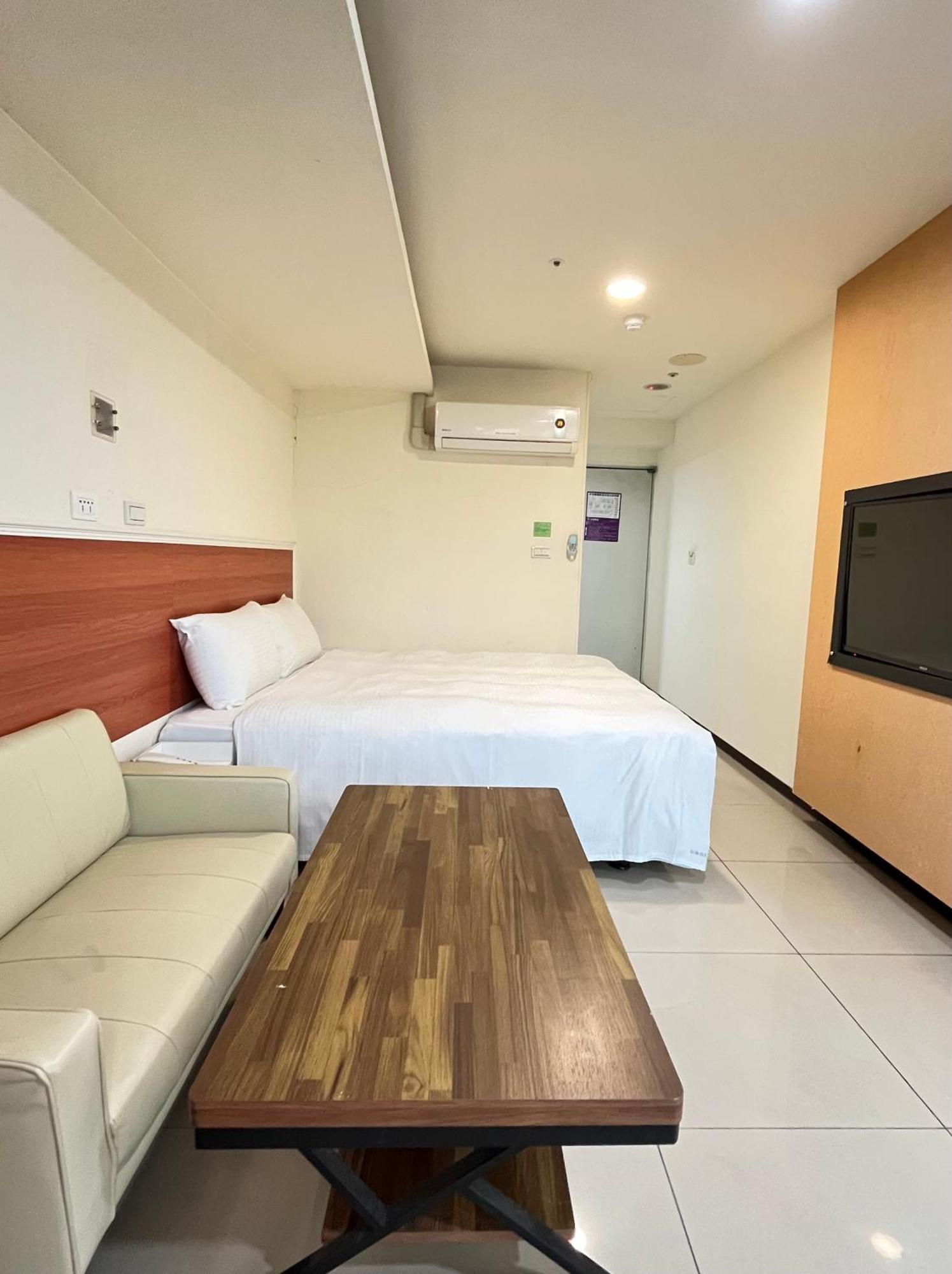 ז'ונגלי E Lim Hotel מראה חיצוני תמונה