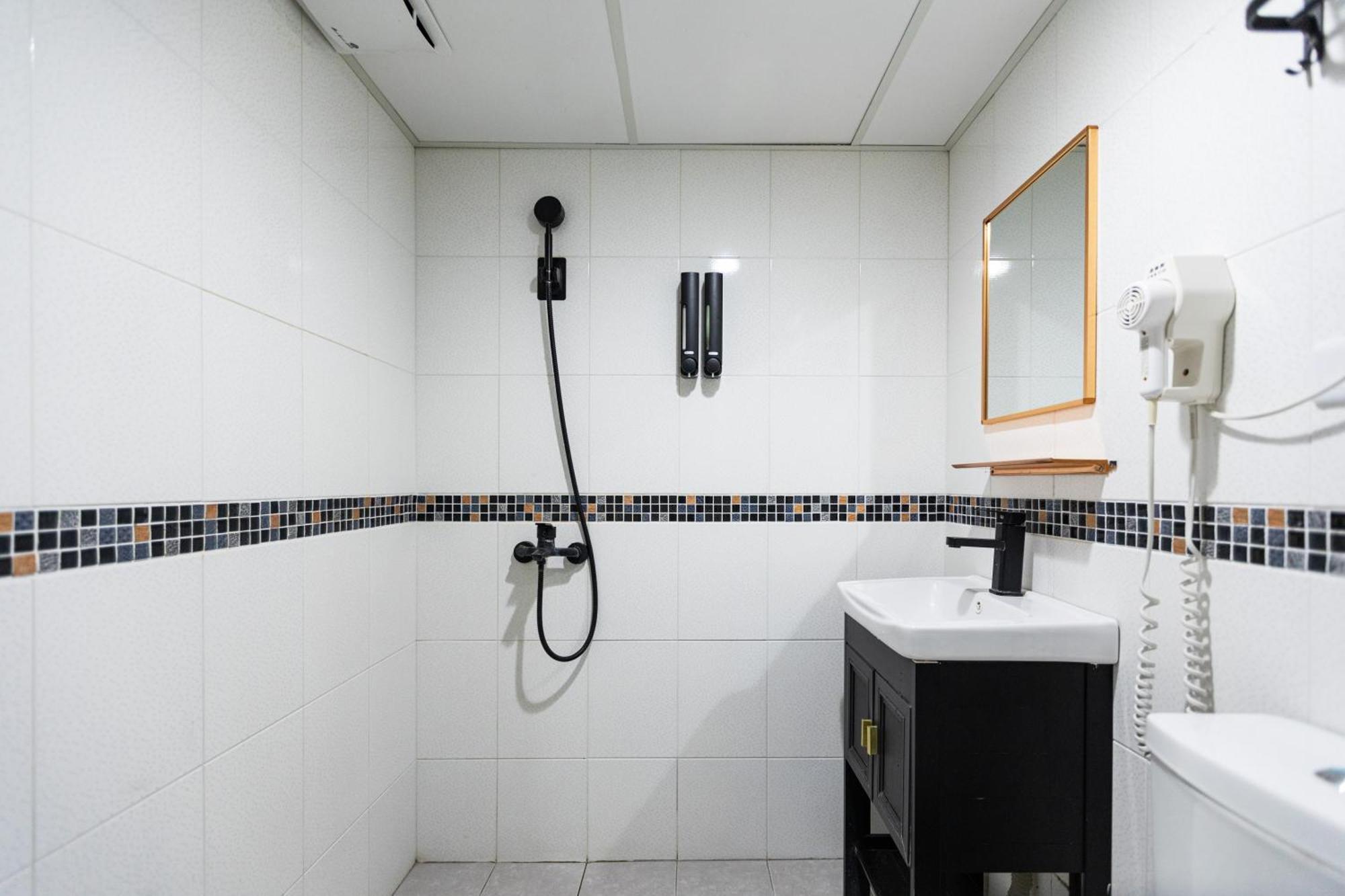 ז'ונגלי E Lim Hotel חדר תמונה