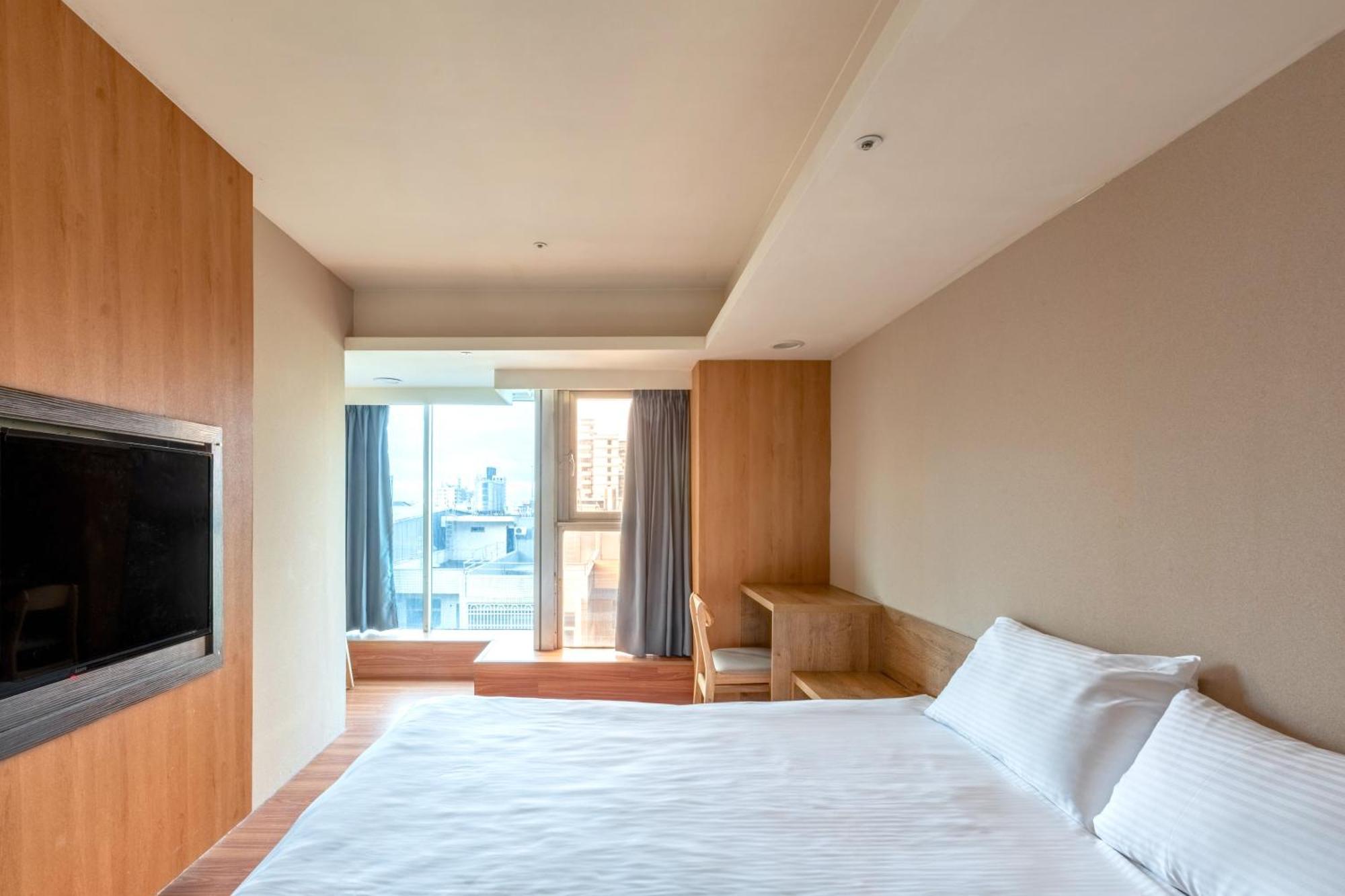 ז'ונגלי E Lim Hotel מראה חיצוני תמונה
