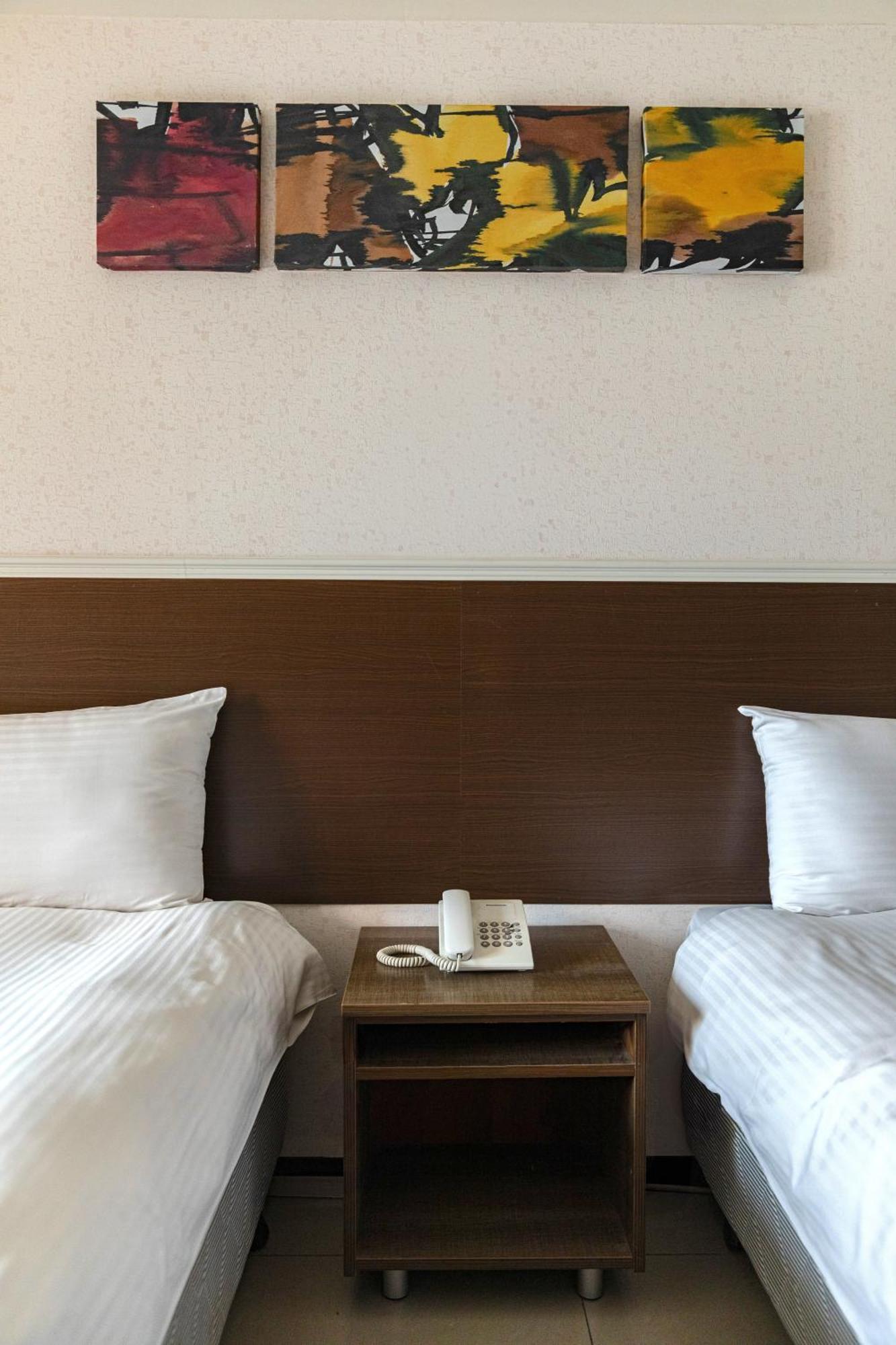 ז'ונגלי E Lim Hotel מראה חיצוני תמונה