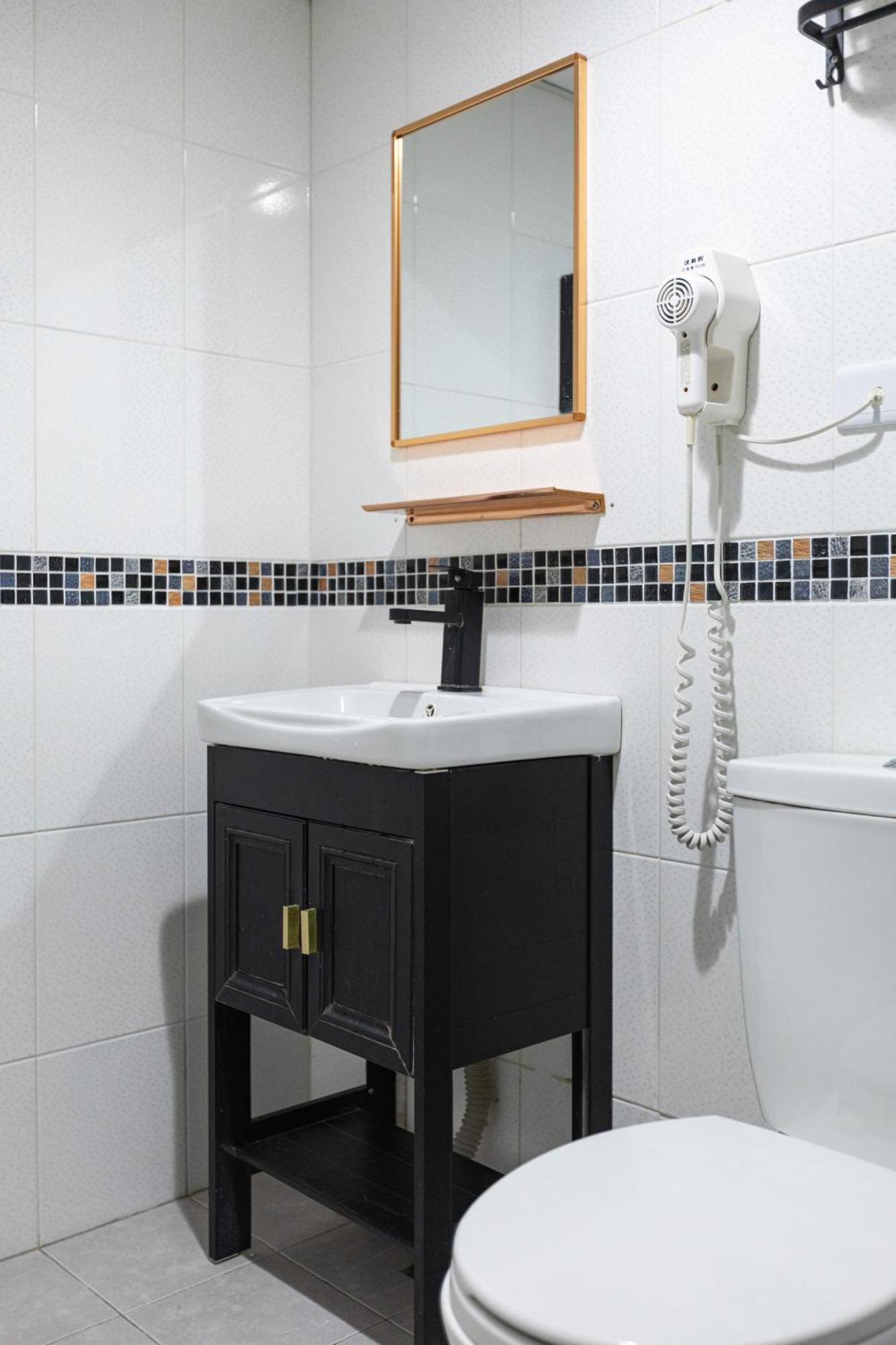 ז'ונגלי E Lim Hotel חדר תמונה