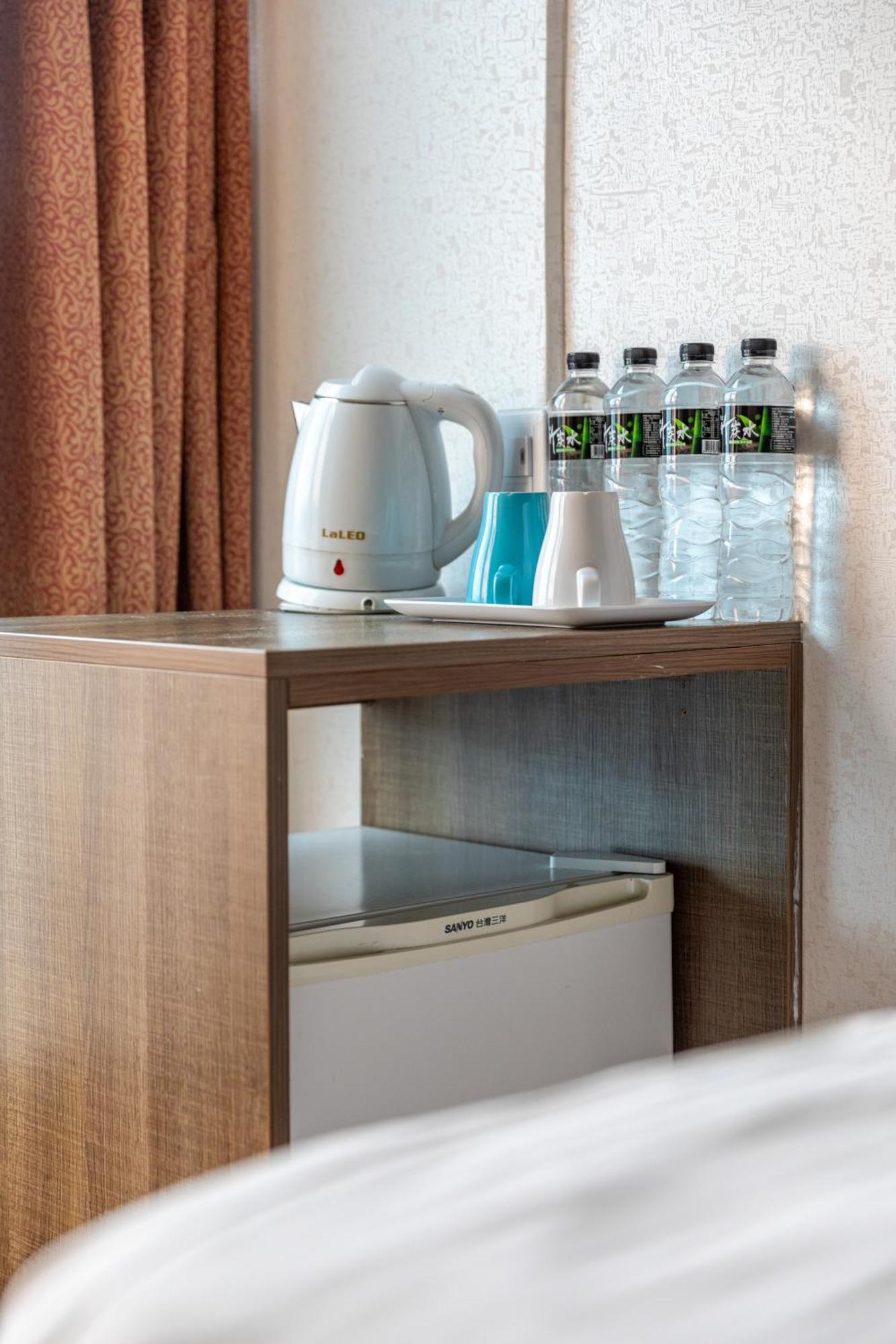 ז'ונגלי E Lim Hotel מראה חיצוני תמונה
