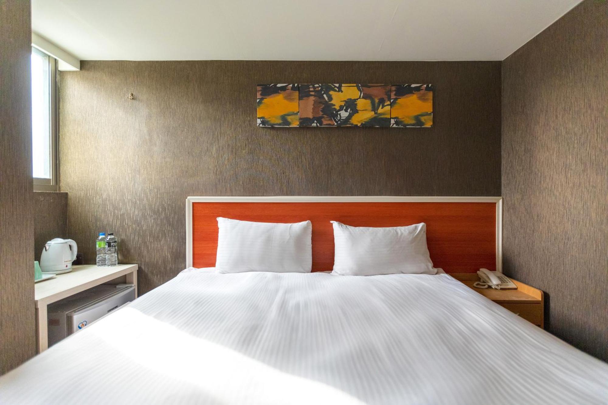 ז'ונגלי E Lim Hotel מראה חיצוני תמונה