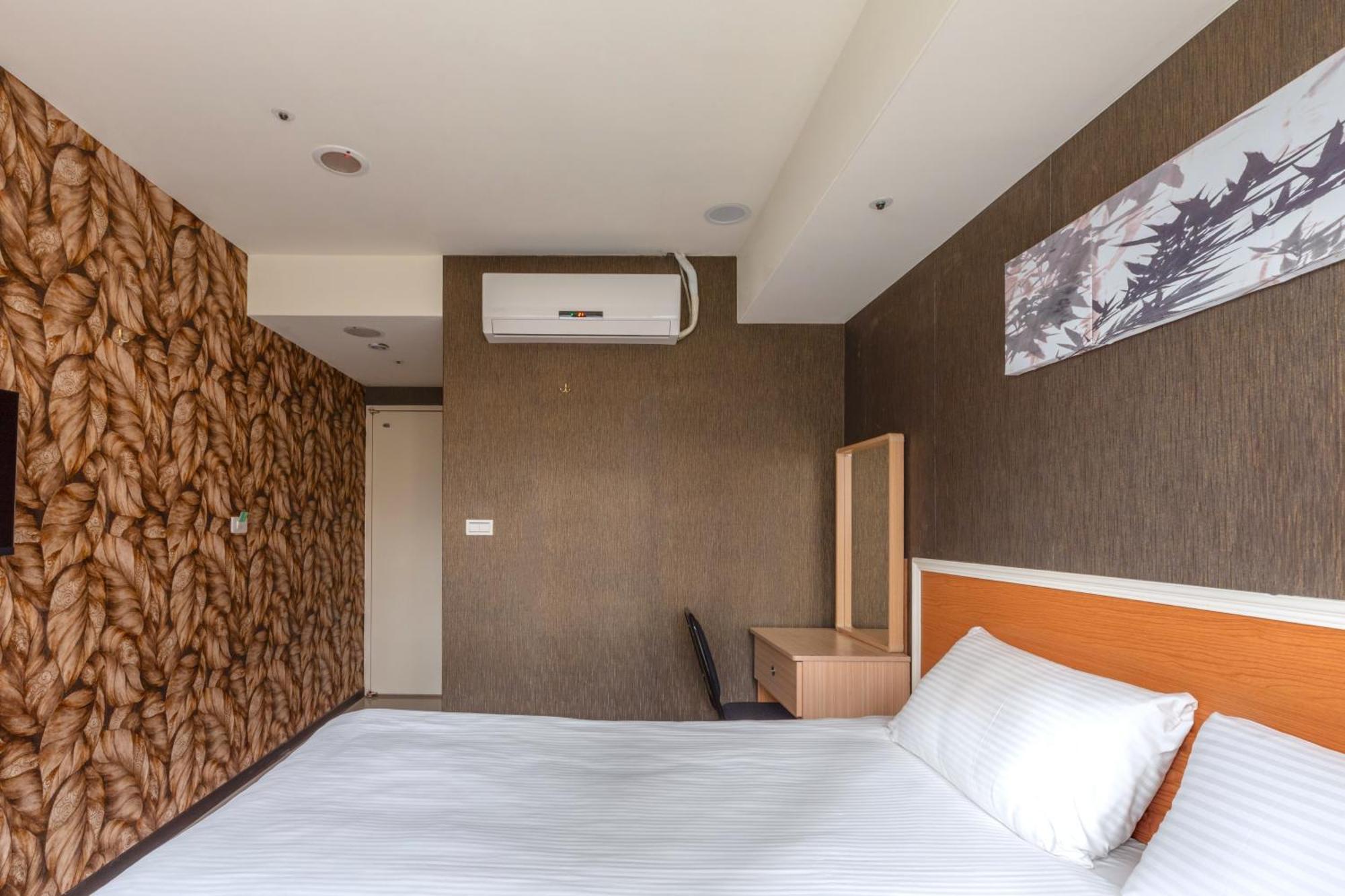 ז'ונגלי E Lim Hotel מראה חיצוני תמונה