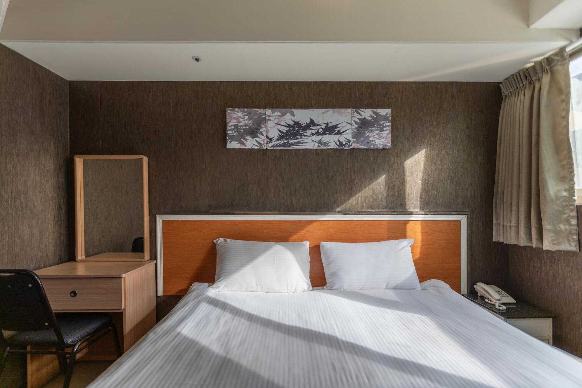 ז'ונגלי E Lim Hotel מראה חיצוני תמונה